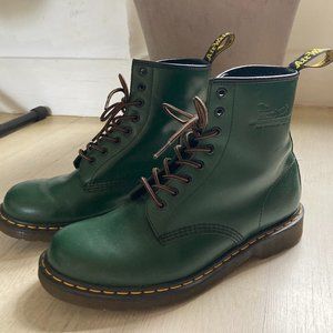 Unisex Dr. Martens 1460 Smooth Leather Lace Up Boots (Green) size 10 (M)/12 (W)